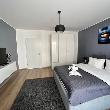 Qualis Apartament Braşov Buitenkant foto